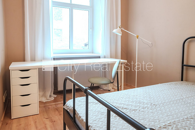 Fasādes māja, kāpņu telpa pēc kosmētiskā remonta, viena istaba izolēta, studio tipa, Rīga - foto 16