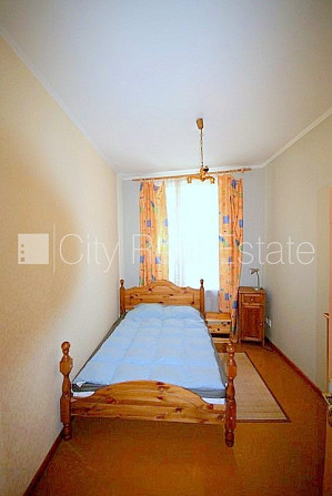 Fasādes māja, renovēta māja, ieeja no ielas, kāpņu telpa pēc kosmētiskā remonta, logi Rīga - foto 16