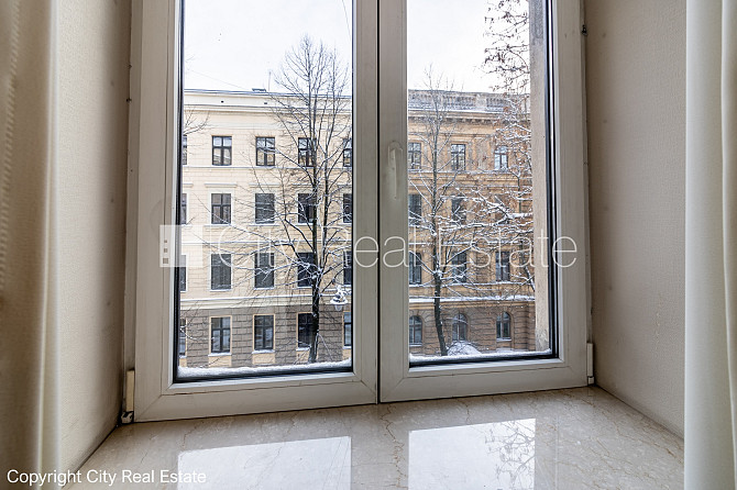 Fasādes māja, labiekārtots apzaļumots pagalms, vieta automašīnai, ieeja no ielas un pagalma, Rīga - foto 14