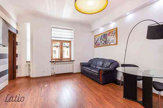 Studio dzīvoklis pašā rīgas centrā.
Mājīgs vienistabas dzīvoklis renovētā pagalma ēkā, ar atsevišķu  Рига