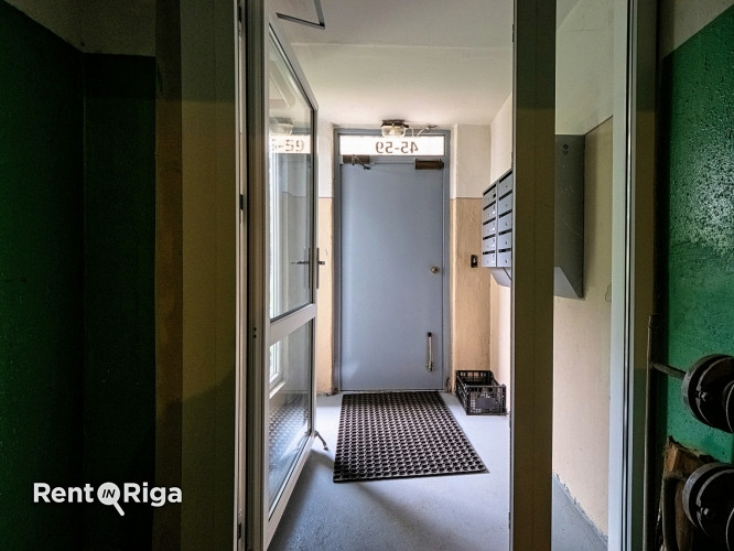Pārdod 3 istabu dzīvokli pašā Iļģuciema centrā!  Dzīvoklis atrodas nama 2. stāvā un pa Rīga - foto 3