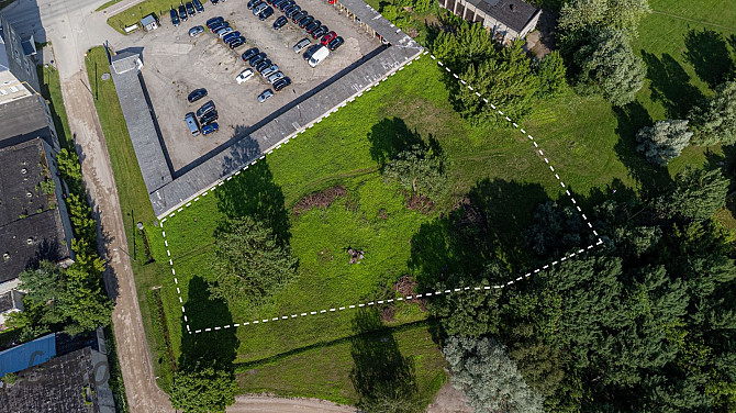 Piedāvājumā zemesgabals Jelgavas centrālajā daļā, klusā ielas posmā. 
Piebraukšana Jelgava un Jelgavas novads - foto 1