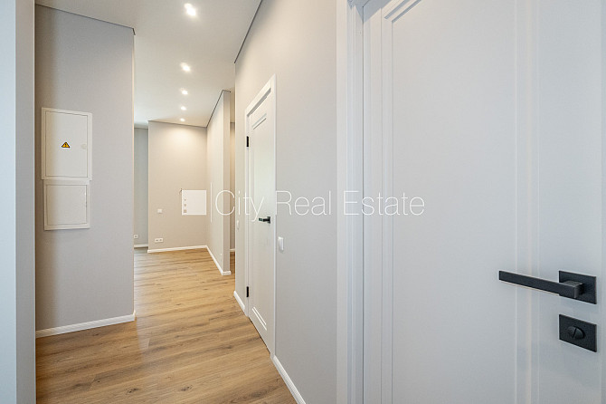 Projekts - Tal Residence, zeme īpašumā, rindu māja, monolīta betona sienas, pagrabstāvā Rīga - foto 18