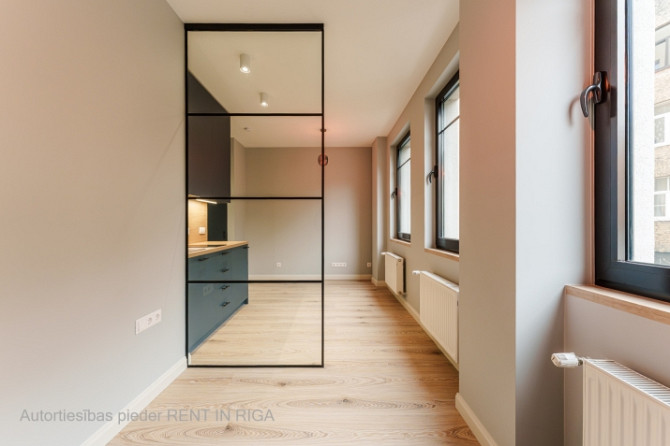 Iegādei pieejams mūsdienīgs un līdz detaļām pārdomāts studio tipa dzīvoklis Ernesta Rīga - foto 5