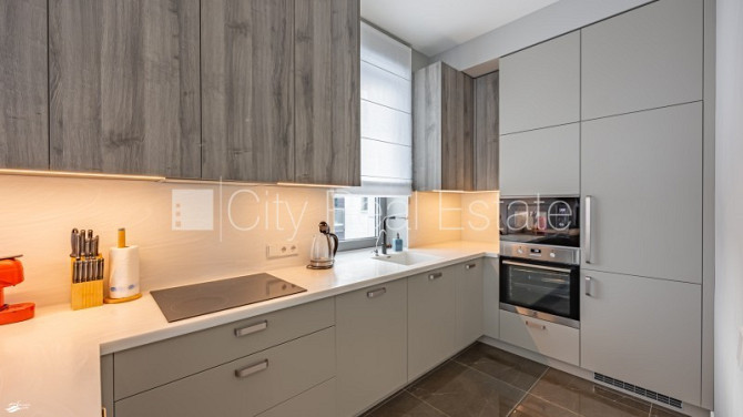 Restaurēta māja, ir lifts, kāpņu telpa pēc kapitālā remonta, guļamistabu skaits 2 gab., Rīga - foto 2