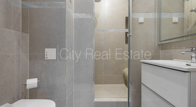 Restaurēta māja, ir lifts, kāpņu telpa pēc kapitālā remonta, guļamistabu skaits 2 gab., Rīga - foto 12