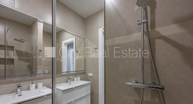 Restaurēta māja, ir lifts, kāpņu telpa pēc kapitālā remonta, guļamistabu skaits 2 gab., Rīga - foto 10