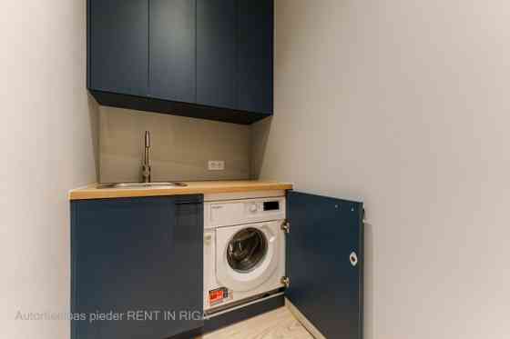 A modern and meticulously designed studio apartment is available for reservation at Ernesta Birzniek Rīga
