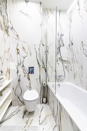 Renovēta māja, ir lifts, kāpņu telpa pēc kapitālā remonta, guļamistabu skaits 3 gab., Rīga - foto 15