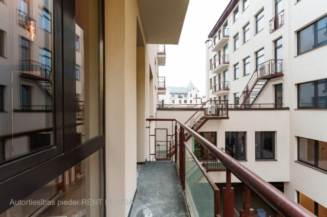 Iegādei pieejams mūsdienīgs un līdz detaļām pārdomāts studio tipa dzīvoklis Ernesta Rīga - foto 18