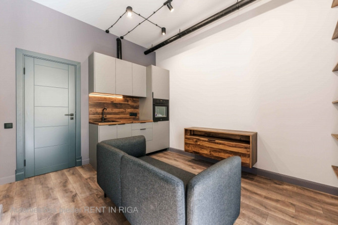 A modern and meticulously designed studio apartment is available for purchase at Ernesta Birznieka-U Рига - изображение 3