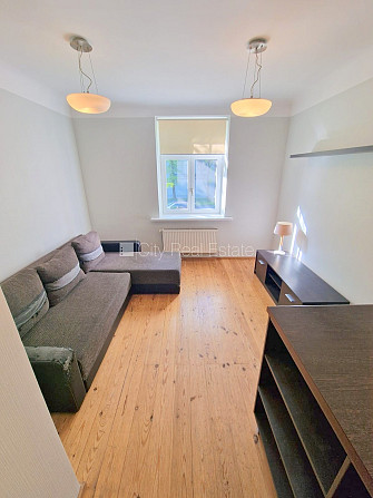 Fasādes māja, kāpņu telpa pēc kosmētiskā remonta, viena istaba izolēta, studio tipa, Rīga - foto 13