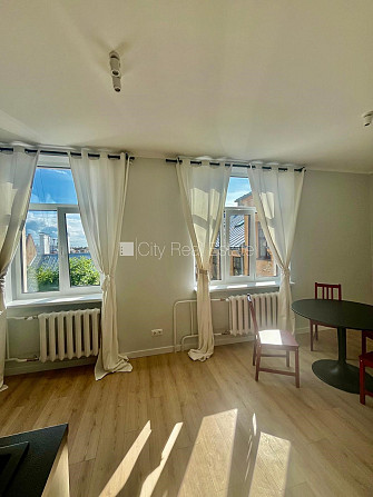 Restaurēta māja, ir lifts, kāpņu telpa pēc kapitālā remonta, guļamistabu skaits 2 gab., Rīga - foto 1