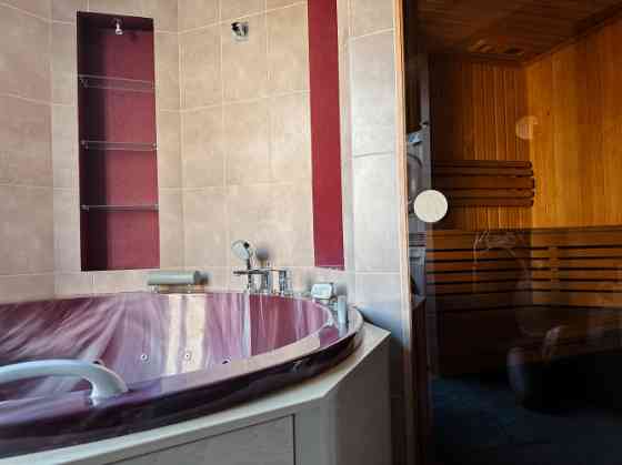 Sauna dzīvoklī? Tieši tā! Šis ir inikāls, plašs piecu guļamistabu dzīvoklis Rīgas klusajā centrā.  D Рига