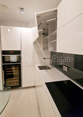 Fasādes māja, renovēta māja, slēgts pagalms, ieeja no pagalma, ir lifts, kāpņu telpa pēc Rīga - foto 6