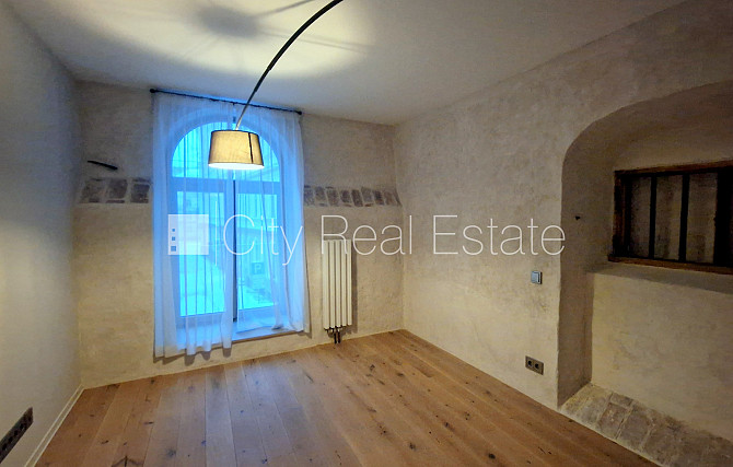 Fasādes māja, renovēta māja, slēgts pagalms, ieeja no pagalma, ir lifts, kāpņu telpa pēc Rīga - foto 17