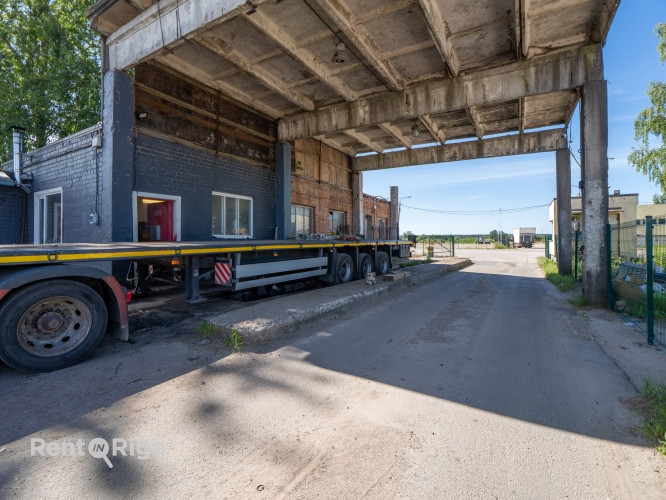 Pārdod komerciālu īpašumu ar 5 ēkām un 1.861 ha zemes  Rumbula, Rīga Adrese: Vējstura iela Rīgas rajons - foto 4