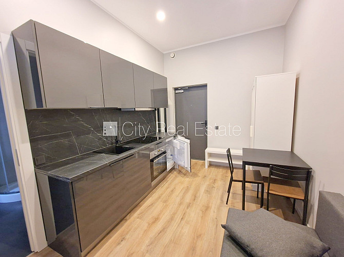 Fasādes māja, renovēta māja, slēgts pagalms, ieeja no ielas un pagalma, ir lifts, kāpņu Rīga - foto 17