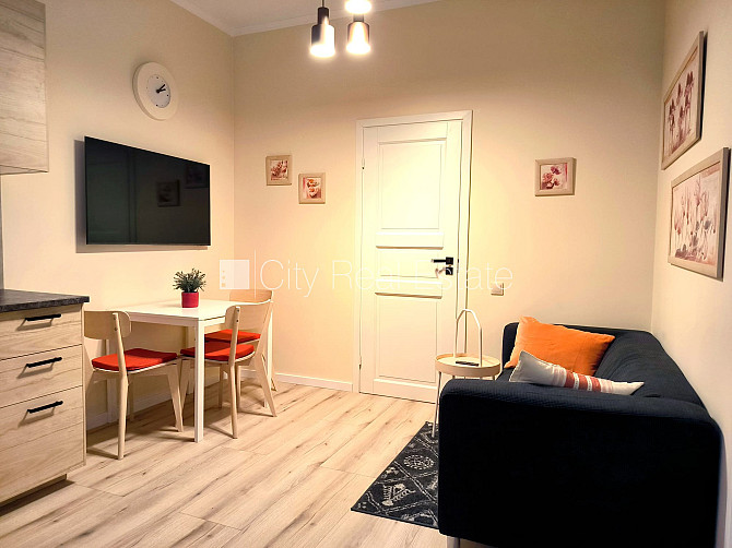 Pagalma ēka, renovēta māja, kāpņu telpa pēc kapitālā remonta, guļamistabu skaits 2 gab., Rīga - foto 1