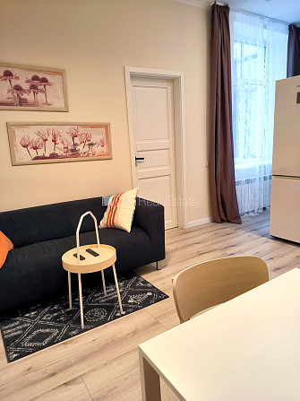 Pagalma ēka, renovēta māja, kāpņu telpa pēc kapitālā remonta, guļamistabu skaits 2 gab., Rīga - foto 3