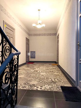 Pagalma ēka, renovēta māja, kāpņu telpa pēc kapitālā remonta, guļamistabu skaits 2 gab., Rīga - foto 18