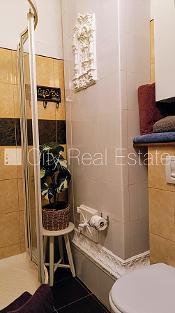 Renovēta māja, slēgts pagalms, istabas izolētas 1 gab., studio tipa, virtuve apvienota ar Rīga - foto 12