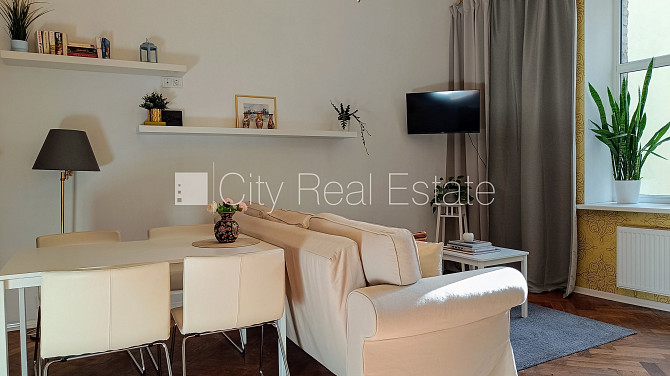 Renovēta māja, slēgts pagalms, istabas izolētas 1 gab., studio tipa, virtuve apvienota ar Rīga - foto 8