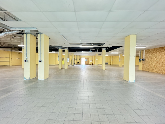 Apsildāma noliktava/ražotne 1. stāvā Ziepniekkalnā.  Vārti zemes līmenī.  Kolonnu Rīga - foto 1