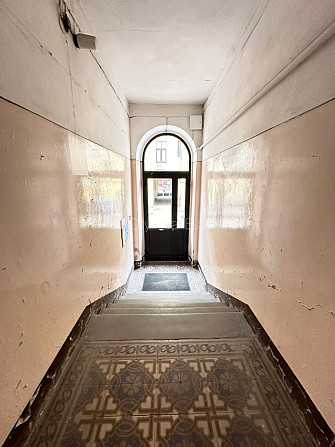 Fasādes māja, renovēta māja, labiekārtota apzaļumota teritorija, slēgts pagalms, kāpņu Rīga - foto 10