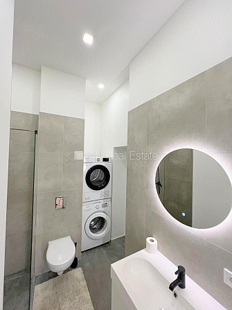 Pagalma ēka, renovēta māja, slēgts pagalms, ieeja no ielas un pagalma, kāpņu telpa pēc Rīga - foto 11