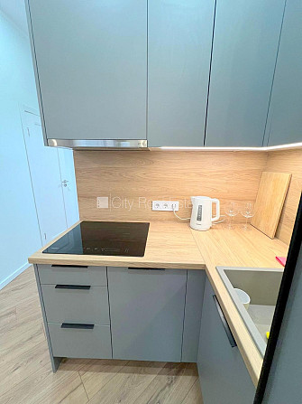 Pagalma ēka, renovēta māja, slēgts pagalms, ieeja no ielas un pagalma, kāpņu telpa pēc Rīga - foto 5