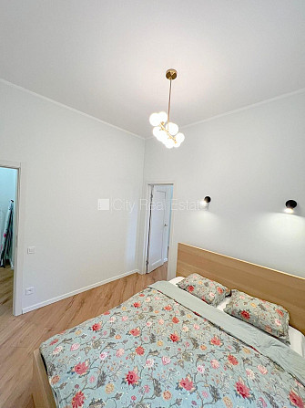 Pagalma ēka, renovēta māja, slēgts pagalms, ieeja no ielas un pagalma, kāpņu telpa pēc Rīga - foto 10