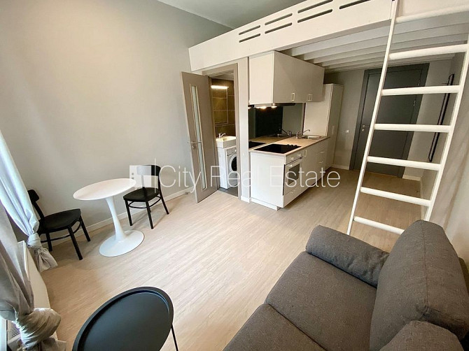 Fasādes māja, renovēta māja, slēgts pagalms, ieeja no ielas, kāpņu telpa pēc kapitālā Rīga - foto 19