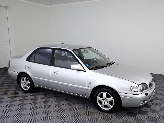 Toyota Corolla Facelift A-C 1.4 71kW Tallina - foto 1