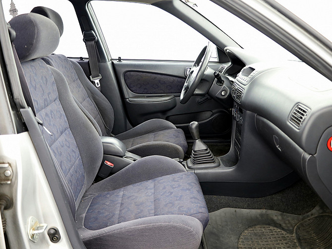 Toyota Corolla Facelift A-C 1.4 71kW Tallina - foto 6