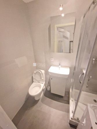 Fasādes māja, renovēta māja, slēgts pagalms, ieeja no ielas un pagalma, kāpņu telpa pēc Rīga - foto 15