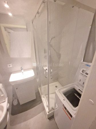 Fasādes māja, renovēta māja, slēgts pagalms, ieeja no ielas un pagalma, kāpņu telpa pēc Rīga - foto 16
