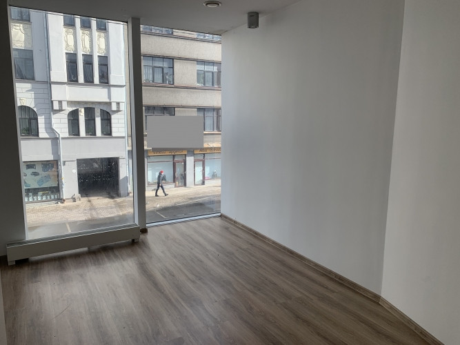 Iznomā gaišas komerctelpas ar lieliem skatlogiem  Matīsa ielā, pretī t/c Bērnu pasaule! Rīga - foto 6