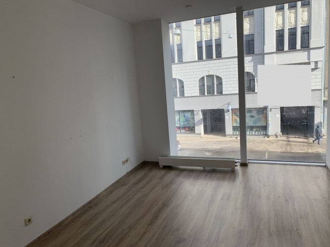 Iznomā gaišas komerctelpas ar lieliem skatlogiem  Matīsa ielā, pretī t/c Bērnu pasaule! Rīga - foto 5