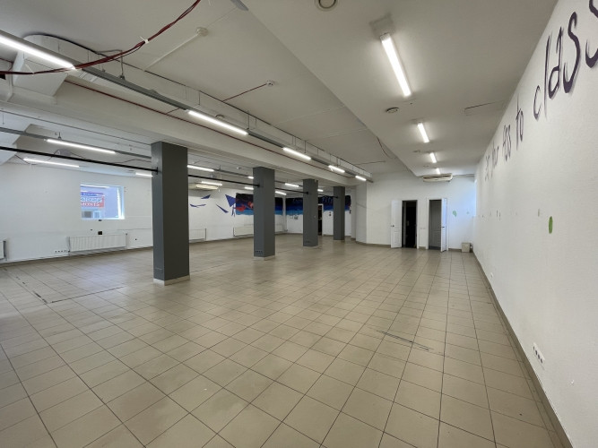Iznomā plašas komerctelpas divos stāvos aktīvā Ziepniekkalna dzīvojamā masīvā! Rīga - foto 4