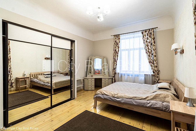 Pagalma ēka, renovēta māja, labiekārtots apzaļumots pagalms, slēgts pagalms, iežogota Rīga - foto 17