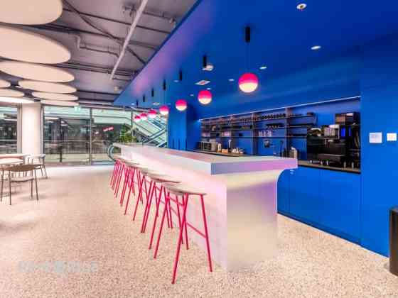 Арендуйте co-working офис в Galerija Rīga!  Без начальных вложений  полностью оборудован и Рига