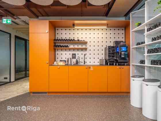 Арендуйте co-working офис в Galerija Rīga!  Без начальных вложений  полностью оборудован и Рига