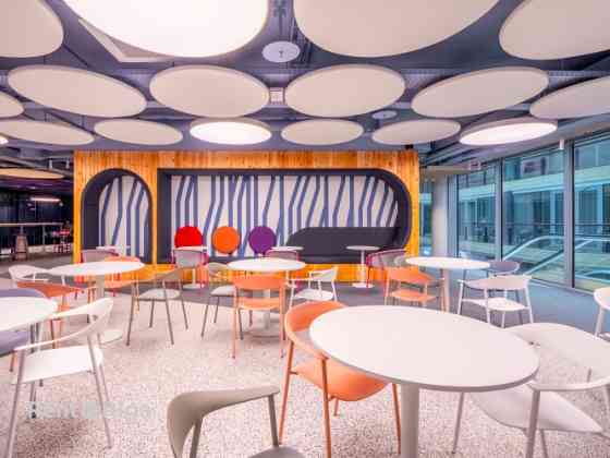 Арендуйте co-working офис в Galerija Rīga!  Без начальных вложений  полностью оборудован и Рига