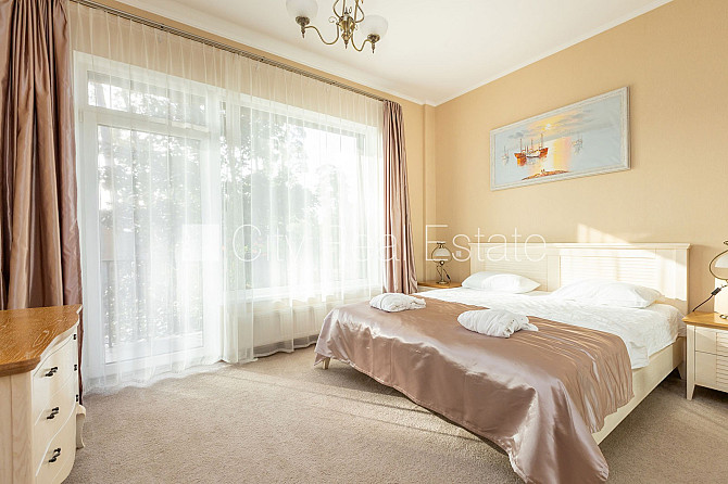 Zeme īpašumā, ieeja no ielas, kāpņu telpa bez remonta, lodžija, logi vērsti mājas abās Jūrmala - foto 9