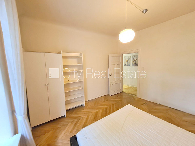 Pagalma ēka, renovēta māja, slēgts pagalms, ieeja no ielas un pagalma, kāpņu telpa pēc Rīga - foto 12