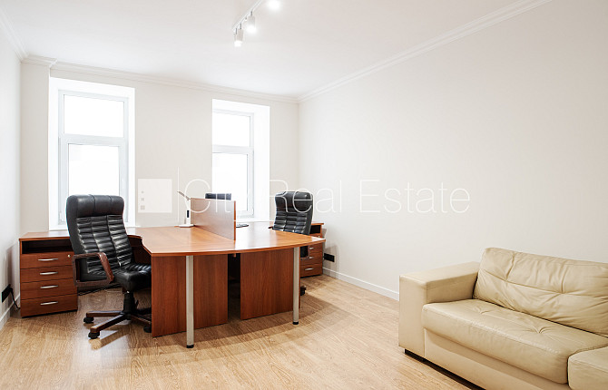 Jaunceltne, slēgts pagalms, ieeja no pagalma, ir lifts, divi balkoni 3 m2, terase 29,20 m2, logi Rīga - foto 7