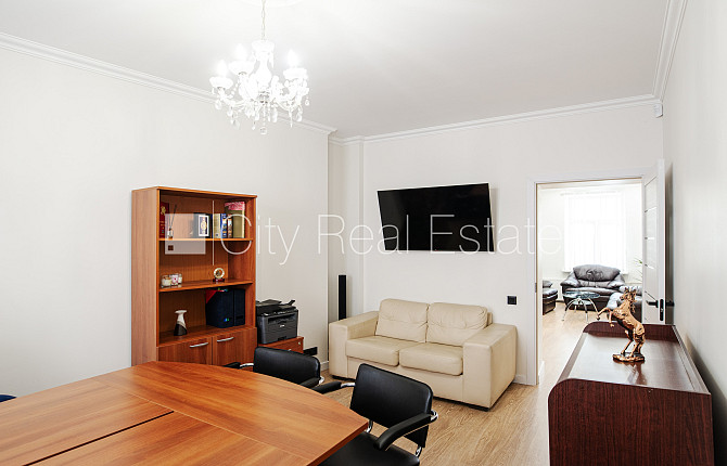 Jaunceltne, slēgts pagalms, ieeja no pagalma, ir lifts, divi balkoni 3 m2, terase 29,20 m2, logi Rīga - foto 10