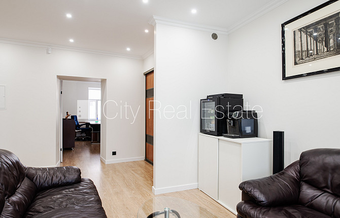 Jaunceltne, slēgts pagalms, ieeja no pagalma, ir lifts, divi balkoni 3 m2, terase 29,20 m2, logi Rīga - foto 9