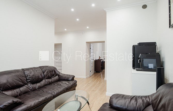 Jaunceltne, slēgts pagalms, ieeja no pagalma, ir lifts, divi balkoni 3 m2, terase 29,20 m2, logi Rīga - foto 6
